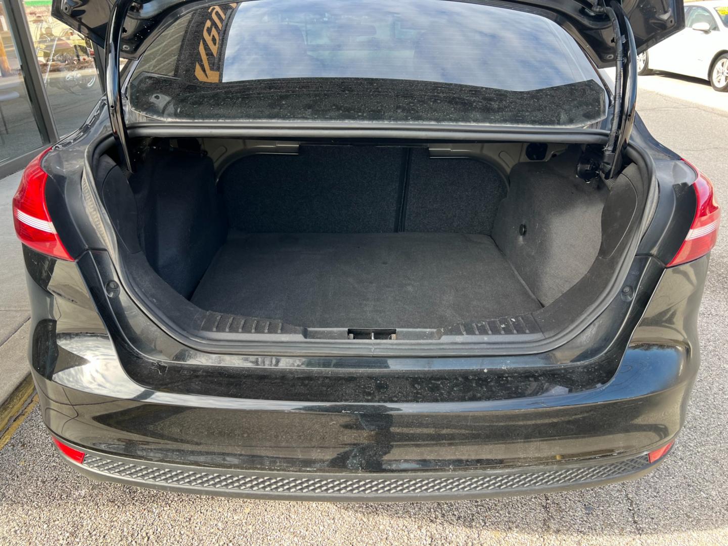 2018 Shadow Black Ford Focus SE Sedan (1FADP3FE7JL) with an 1.0L L3 engine, located at 1633 W Kimberly, Davenport, IA, 52806, (563) 323-5341, 41.559456, -90.598732 - Photo#5